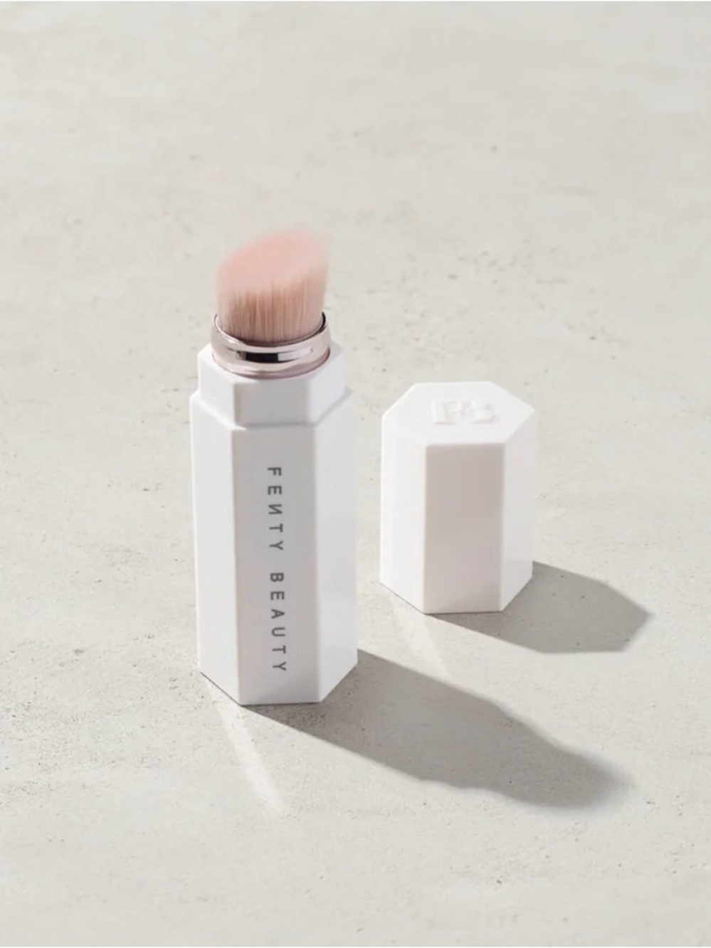 FENTY Portable Highlighter Brush 140